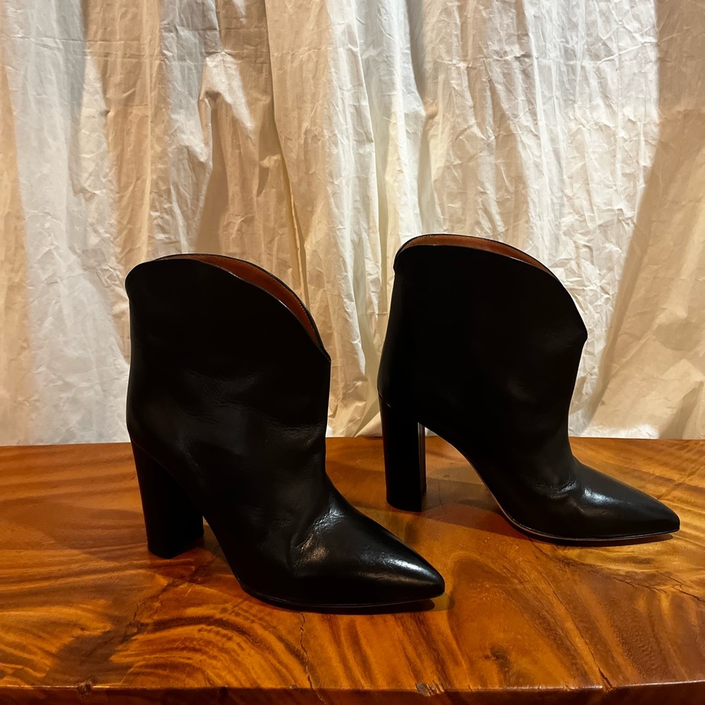 Beautiful lightly worn Paris Texas boots!